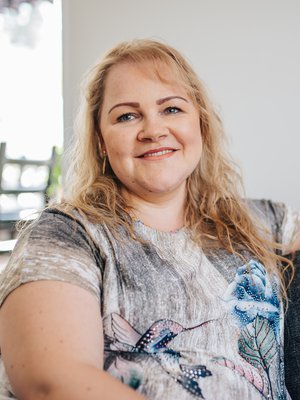 "Ilman ystävääni Maritia olisin saattanut vajota itsesääliin", Anne kuvailee elämää lapsen diagnoosin jälkeen.