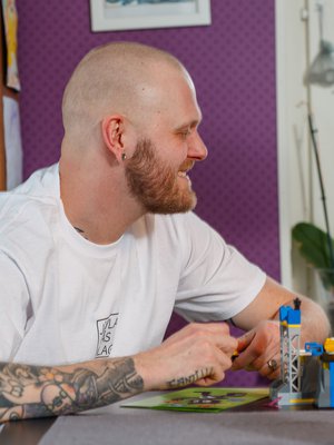 Kaius ja hänen vaimonsa ottavat säännöllisesti kahdenkeskistä aikaa, vaikka arki on kiireistä. – Vaikeudet ovat vain vahvistaneet liittoamme. Kuva: <span class="photographer">Mikko Nikkinen</span>