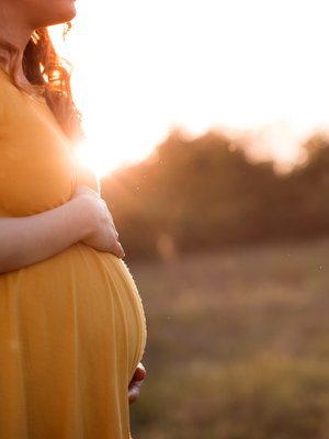 Raikkaampi odotus. Suomessa 15 prosenttia odottajista tupakoi  ras kauden alkaessa. Noin puolet onnistuu lopettamaan ensimmäisellä kolmanneksella.