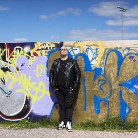 Olen aika lapsenmielinen ja hullutteleva iskä, Arttu Wiskari kertoo.