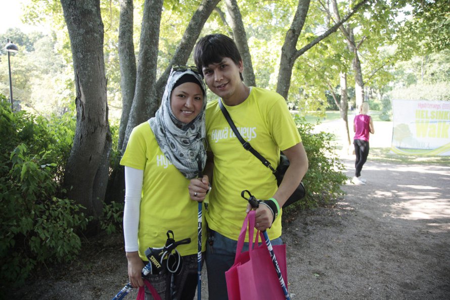 Maalissa! Maryam Mehrzad ja avio-mies Karim Ali Abdul Nawroz iloitsivat.