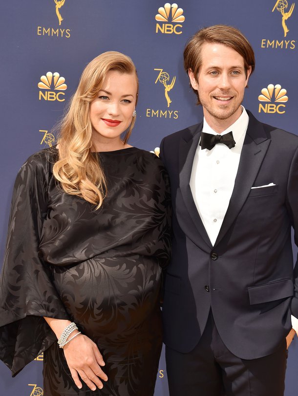 Yvonne Strahovski ja Tim Loden kertoivat viime kuun Emmy-gaalassa odottavansa poikaa. Yvonne oli gaalassa ehdolla parhaasta sivuosasta sarjasta Handmaids Tale. Kuva: <span class="photographer">MV Photos</span>