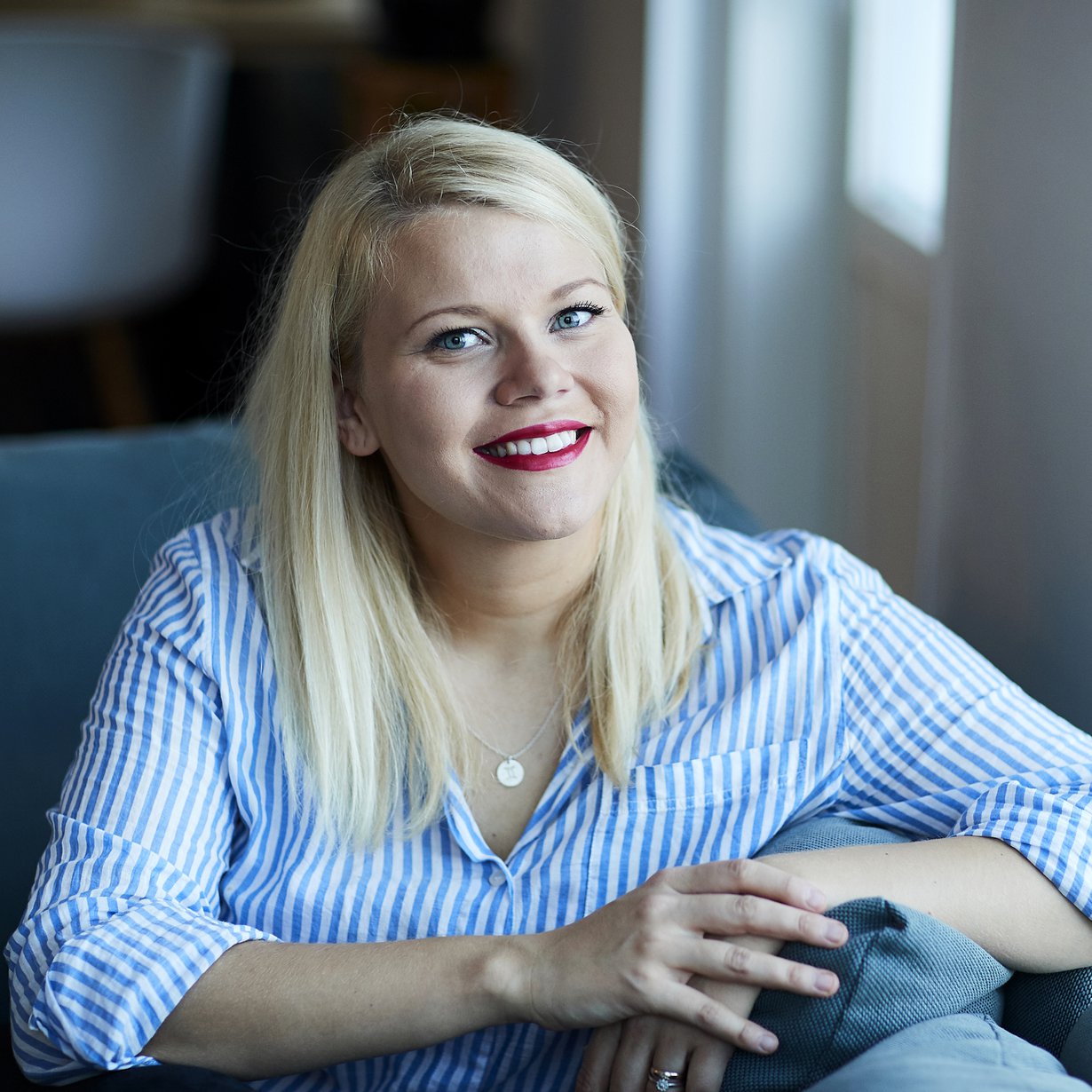 Susannan ja Ella rauhoittivat mieltään kuuntelemalla vauvojen sydänääniä kotidopplerilla. – Opimme pian erottamaan vauvat toisistaan, koska toisella oli matalampi syke kuin toisella. Kuva: Piia Arnould