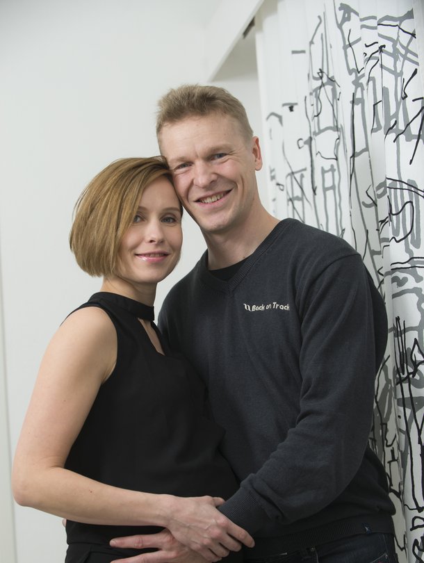 Heidi ja Toni Nieminen menivät naimisiin 2015. Heillä on kaksi yhteistä lasta sekä molemmilla kaksi lasta aiemmista liitoistaan. Kuva: <span class="photographer">Ville Honkonen / Sanoma-arkisto</span>