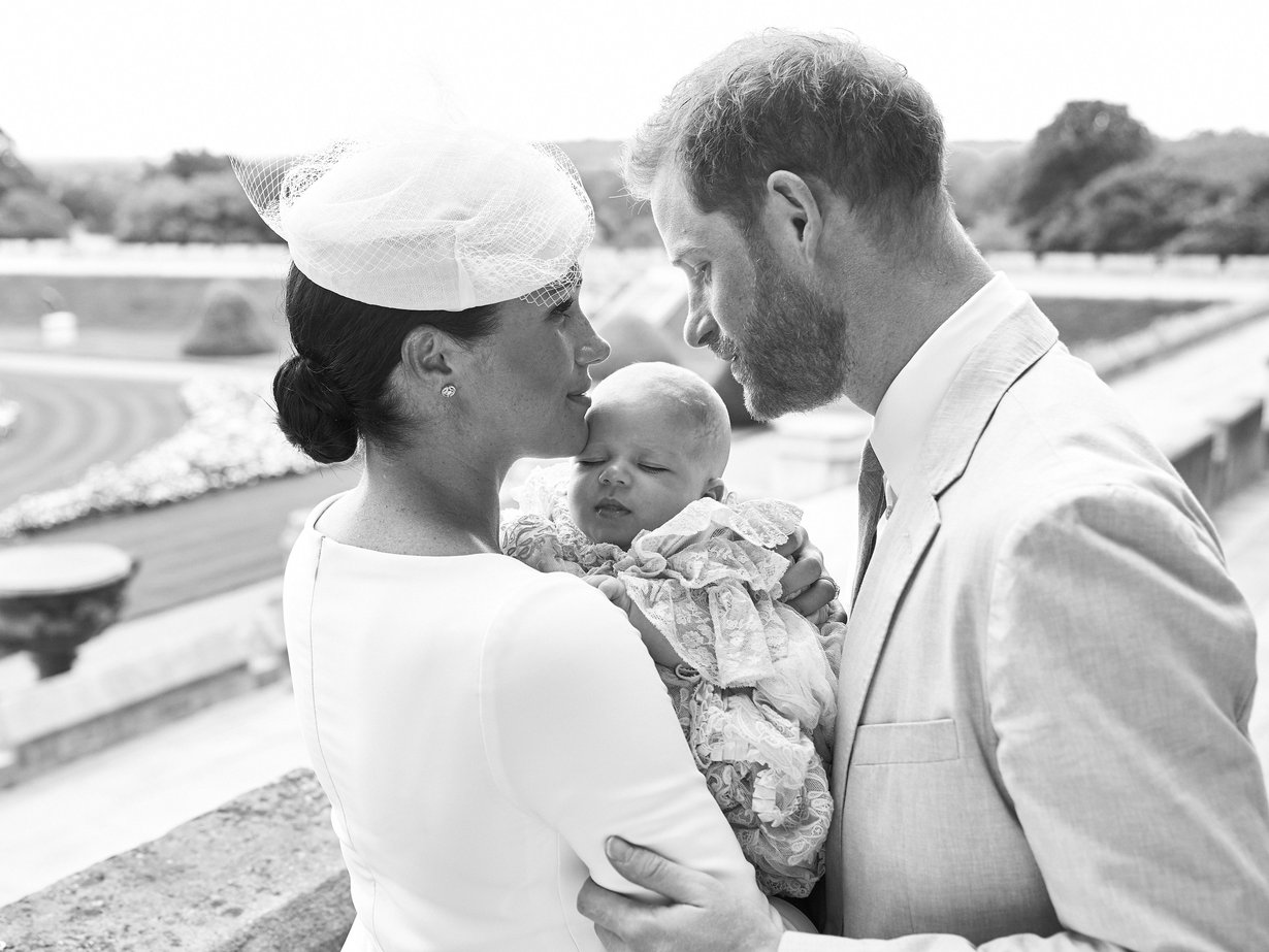 Archie-vauva oli puettu ristiäismekkoon, jota on käyttänyt myös Willliamin ja Katen kuopus, prinssi Louis.