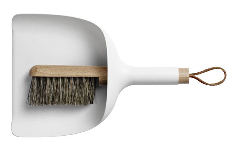 Sotku vähenee, usko pois! Sillä välin auttavat kivat välineet sekä zen-asenne. Sweeper & Funnel -setti 69,90 e, finnishdesignshop.fi
