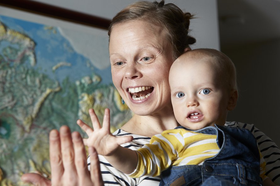 Vilma haluaa opettaa pojalleen, että kenenkään ei tarvitse olla täydellinen. Hän itse opetteli pyytämään apua äitiyden myötä.