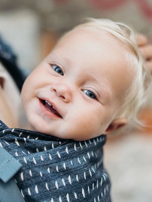 Kantovälineen on tärkeä tukea lapsen niskaa ja selkää. Kuva: <span class="photographer">Boba</span>