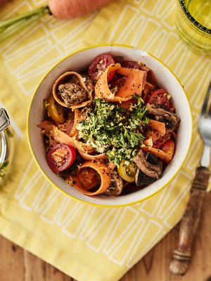 Kaunis annos saa päälleen maukasta persilja-cremolataa.