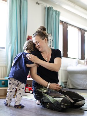 Espoolaisen Päiväkotipolun varhaiskasvatuksen opettaja Jenni Manner korostaa, että vanhemmat ovat lapsensa asiantuntijoita.