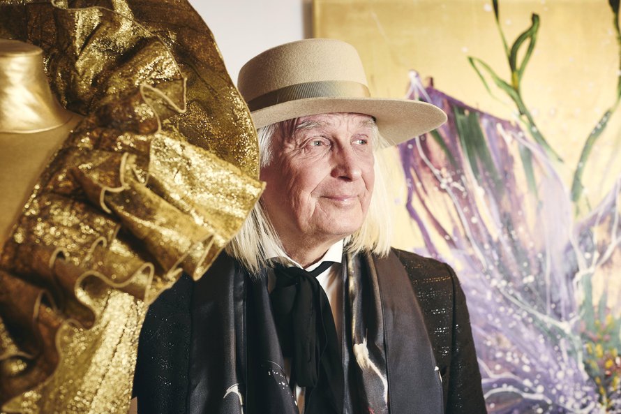 Jukka Rintala haluaa olla aina paikalla suunnittelemiensa pukujen sovituksessa. "Ehkä siksi niissä näkyy käsialalleni tyypillinen linja."