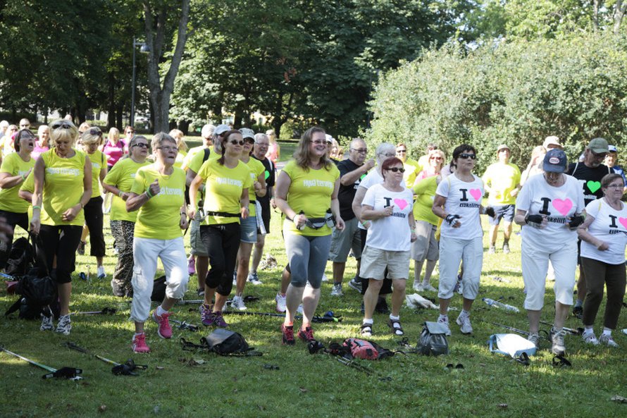 Lantio py&ouml;rii Marcon tahtiin.