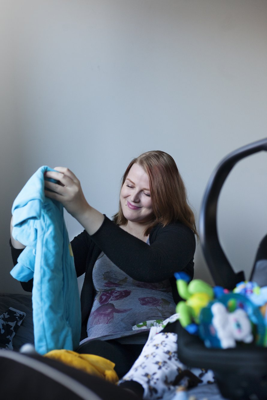 Niina Malisen vaatehankinnat vauvalle ovat maksaneet enintään viisi euroa kappale. Kuva: <span class="photographer">Riina Peuhu</span>