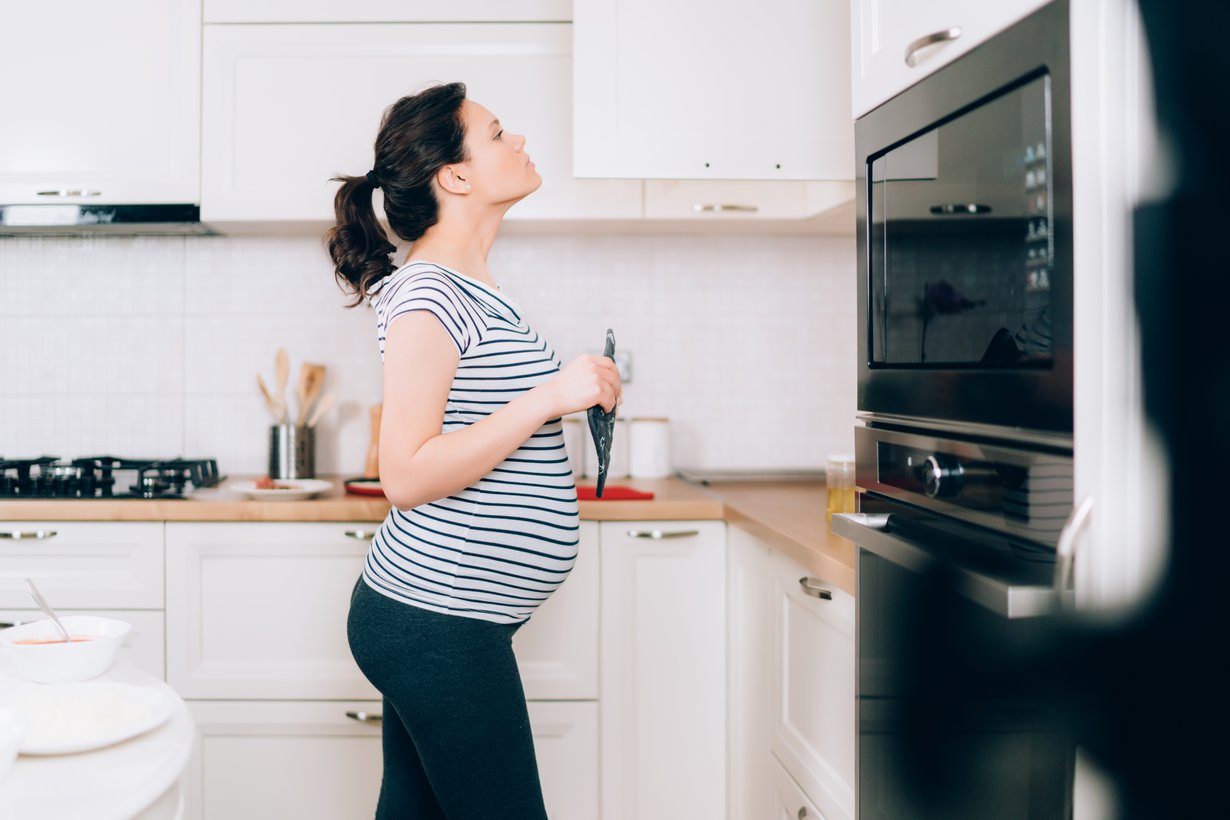 Vielä hetki, niin pakastemarjat ovat kuumentuneet tarpeeksi. Kuva: iStockphoto
