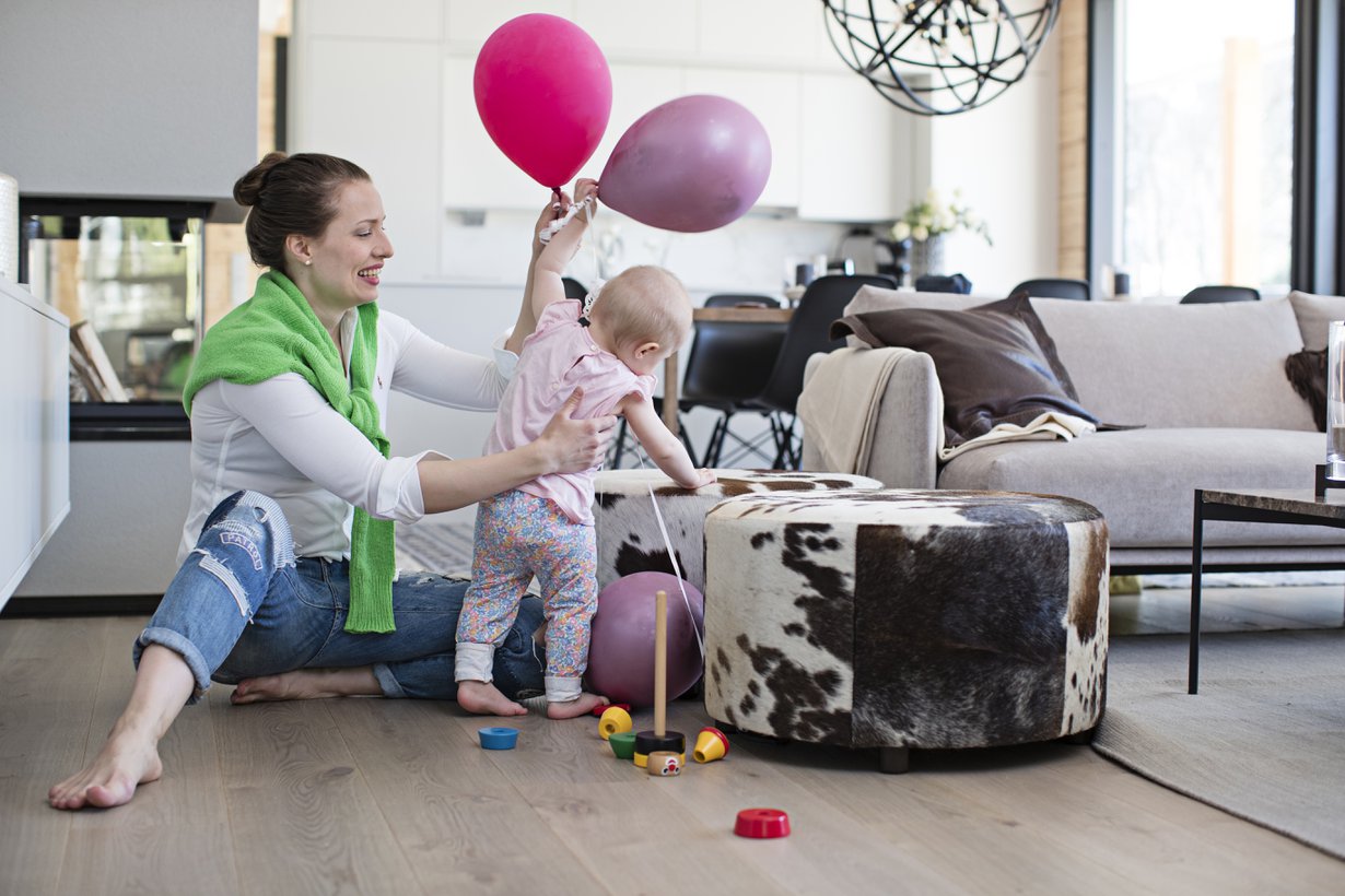 Päivin tytär Elle täytti juuri vuoden. ”Lapsen saamisen jälkeen kaikki maailman lapset ovat alkaneet tuntua omilta”, Päivi sanoo.