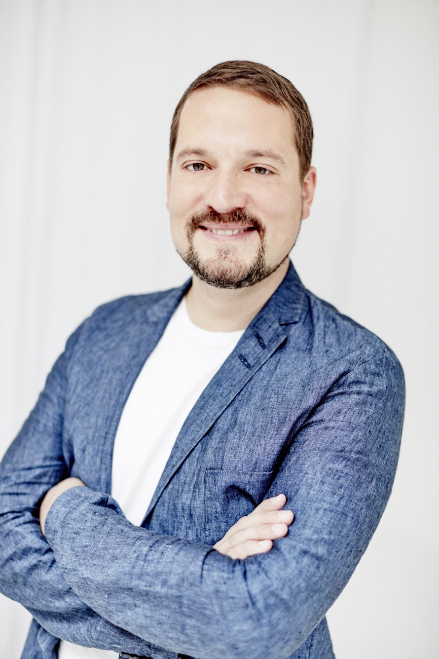 Carl-Johan Forssén Ehrlin kehitti supersuositun nukutussadun jo ennen kuin hänellä oli kokemusta vanhemmuudesta. Kuva: <span class="photographer">Day Fotografi</span>