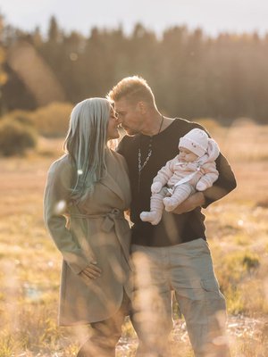 Rita ja Aki yrittivät lasta kaksi vuotta. Pari oli juuri aloittamassa hedelmöityshoitoja, kun Rita teki positiivisen raskaustestin.