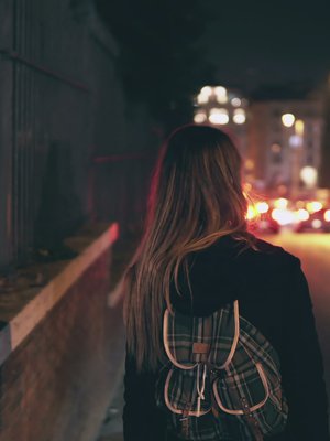 Jos nuori jää yksin ilman aikuisen tukea, hän löytää tuen ystäväpiiristään. Sieltä saadut neuvot eivät aina ole niitä parhaita.