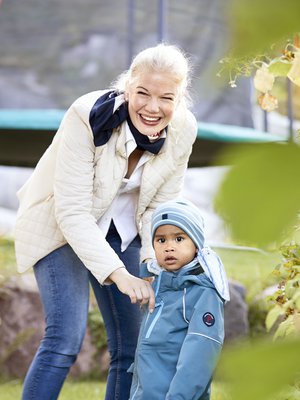 Sannan pojat Ossi ja Jussi alkoivat viihtyä yhdessä nopeasti. ”Aamulla herättyään he kysyvät heti, missä toinen on.” Kuva: <span class="photographer">Juha Salminen</span>