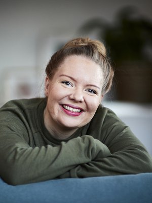 Ella yritti suhtautua kaksosraskauden riskeihin maltillisesti. – Luotin omaan kehooni, sillä olen aina pitänyt itsestäni hyvää huolta. Kuva: <span class="photographer">Piia Arnould</span>