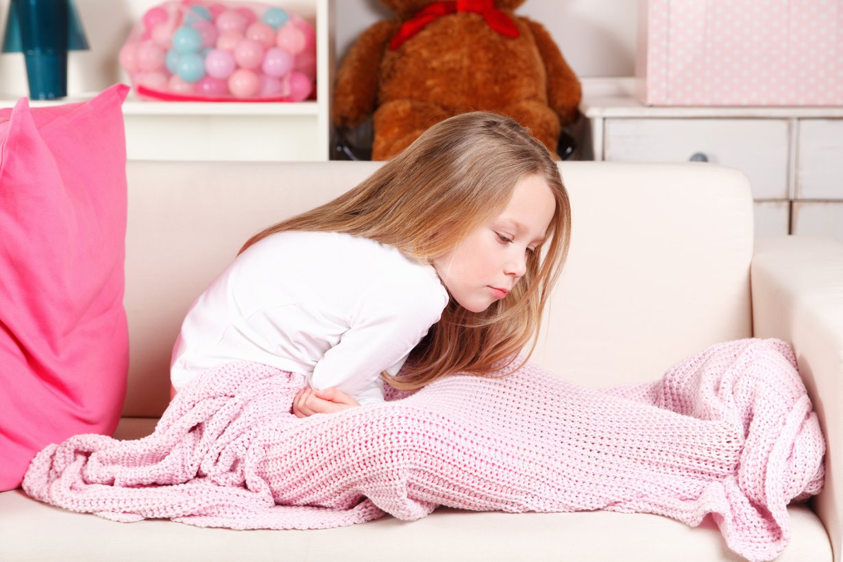 Tutkimuksiin kannattaa mennä, jos vatsakipu häiritsee lapsen arkea. Kuva: iStockphoto