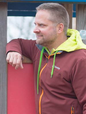 Kaj hoiti perheen kolmea poikaa kotona vuoden. – Eniten yllätti se, ettei millekään omalle jäänyt aikaa. Kuva: <span class="photographer">Pauliina Rasi</span>