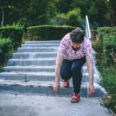 Pää on syytä kuvata, jos tasapainon häiriintyminen tekee kömpelöksi.