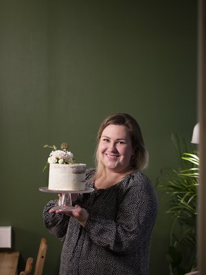 Seuraava kakkutrendi on luonnonläheisyys ja rouheus, kertoo leipomoyrittäjä Minna Keto.