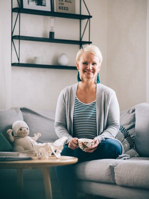 Synnytyksen jokainen vaihe on tarkoituksenmukainen, ja vaiheisiin on hyvä tutustua etukäteen. Tieto auttaa rentoutumaan synnytyksen aikana, sanoo kätilö Heli Rämäkkö.