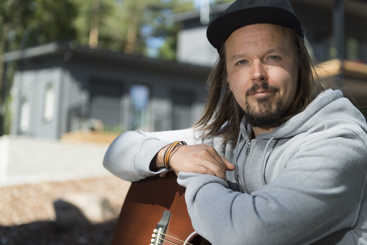 Jukka Pojan vanhimmat lapset ovat jo teini-iässä. Kuva: Vesa-Matti Väärä