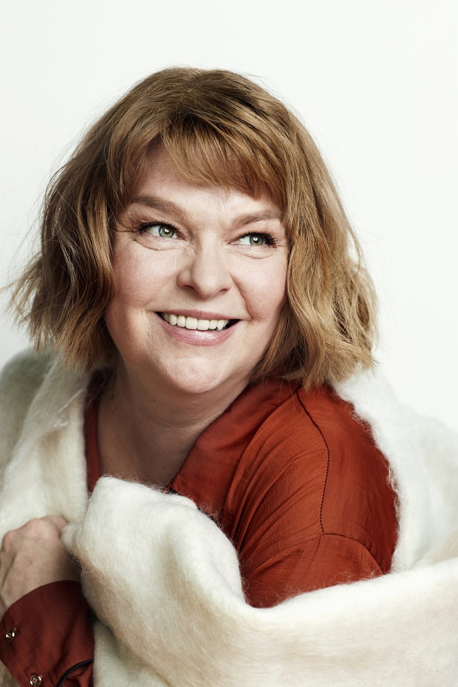 ”Nautin siitä, että kalenterini on täynnä”, Elina sanoo.