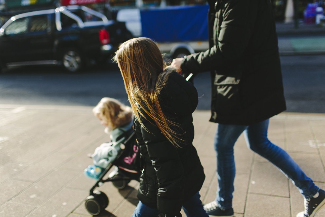 Uusi vuosi, uudet rahat. Moniin Kelan perhe-etuuksiin tulee muutoksia vuodenvaihteessa.