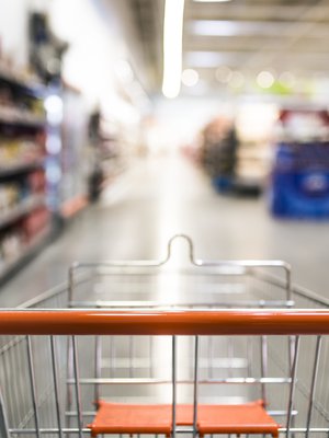 ”Koko ajan pitää miettiä, mitkä laskut jätetään maksamatta ja mitkä tavarat ja vaatteet ostamatta”, kertoi eräs neljän lapsen äiti Vauvan kyselyssä.