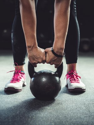  Kiukun purkamiseen erityisen tehokas laji on kahvakuulatreeni. 