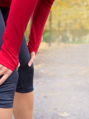 Monet raudanpuutteen oireet ovat myös yleisiä raskausoireita, ja tuoreen äidin elämästä löytyy monta muutakin väsyttävää tekijää kuin raudanpuute. Jos oireet häiritsevät elämää eikä niille löydy muuta syytä, asiasta kannattaa keskustella lääkärin kanssa. Kuva: <span class="photographer">iStockphoto</span>