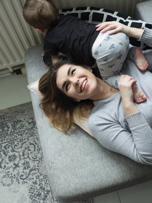 Pari vuotta sitten lääkäri sanoi Marialle ja tämän miehelle Tommille, että jos pari haaveili toisesta lapsesta, aikaa miettimiselle ei ollut. Kuva: <span class="photographer">Milka Alanen</span>