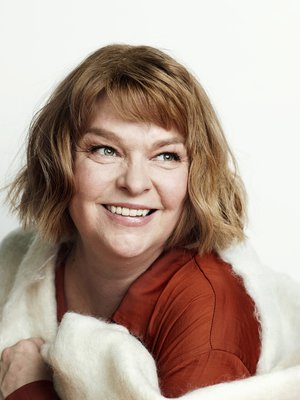 ”Nautin siitä, että kalenterini on täynnä”, Elina sanoo.