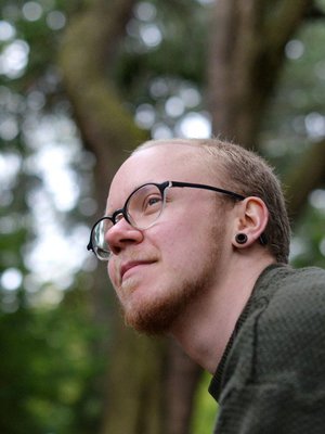 Nuoret voivat vallan hyvin tunnistaa ja olla varmoja omasta seksuaalisesta suuntautumisesta tai sukupuoli-identiteetistä, vaikka vanhemmasta itsestä tuntuisi, että nuori on liian nuori. Kuva: <span class="photographer">Hanna Pielikko</span>