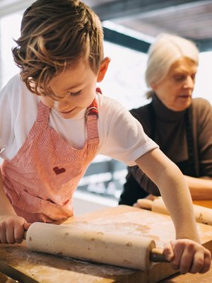 Olen erittäin kiitollinen, että mummo tykkää leipoa pojan kanssa, yksi kyselyyn vastanneista kertoo.