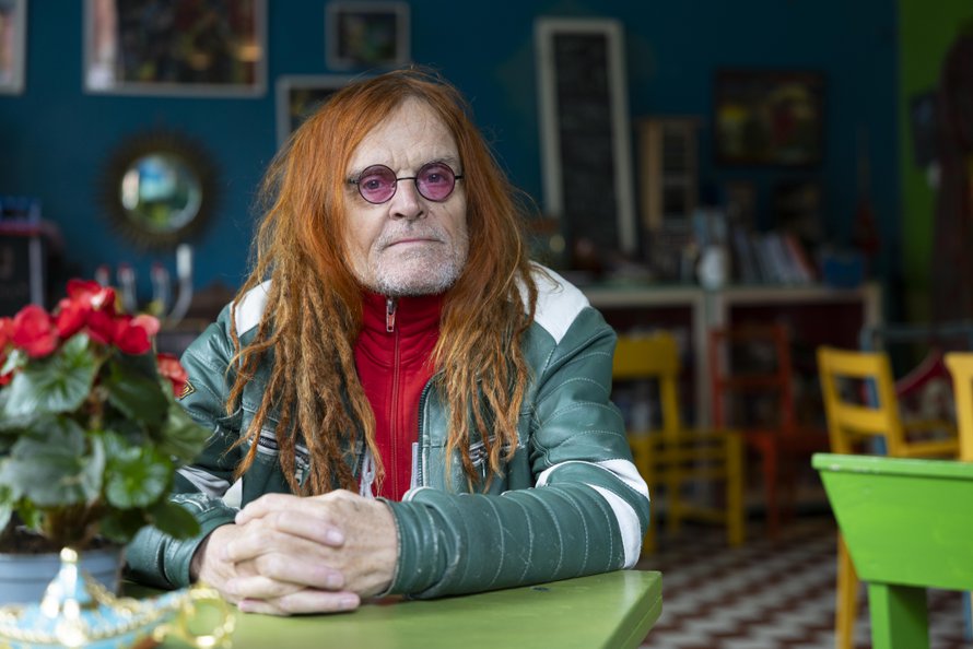 "Salainen paheeni on, että laitan usein Reissumiehen väliin banaania juuston kaveriksi", Pelle Miljoona paljastaa.