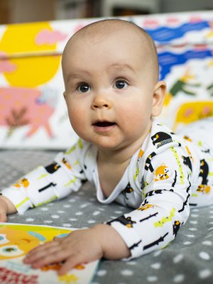 Vuoden 2019 äitiyspakkauksessa on 63 tuotetta. 