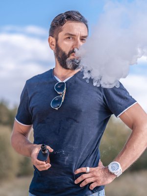 Sähkötupakassa käytettävien liuosten nikotiinipitoisuus saattaa vaihdella ja olla hyvinkin korkea.