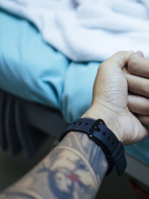 Tukihenkilön tärkein tehtävä on tsempata synnyttäjää. Aina ei tarvita edes sanoja. Kuva: <span class="photographer">iStockphoto</span>