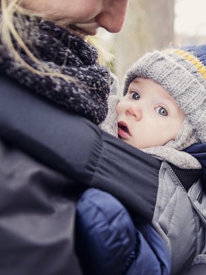 Alle  vuoden ikäisen lapsen voi hyvin ottaa mukaan äänestyskoppiin. Kuva: <span class="photographer">iStockphoto</span>