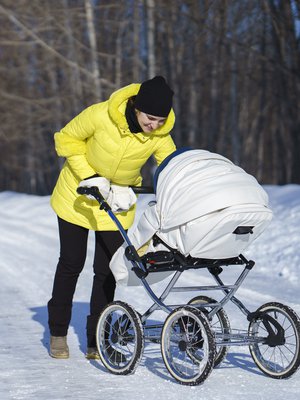 Vaunujen turvallinen käyttö on aina aikuisen vastuulla. Kuvan vaunut eivät liity Tukesin testiin. Kuva: <span class="photographer">iStockphoto</span>