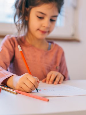 Avoimessa alussa lapsi ei heti kuulu 1A:lle tai 1B:lle, vaan vaikkapa vihreisiin, oransseihin tai sinisiin. Kuva: <span class="photographer">iStockphoto</span>