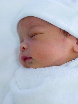 Vastasyntyneen keltaisuutta mitataan valomittarilla synnytyssairaalassa. Kuva: <span class="photographer">iStockphoto</span>