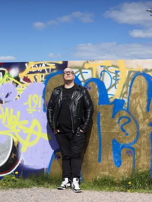 Olen aika lapsenmielinen ja hullutteleva iskä, Arttu Wiskari kertoo.