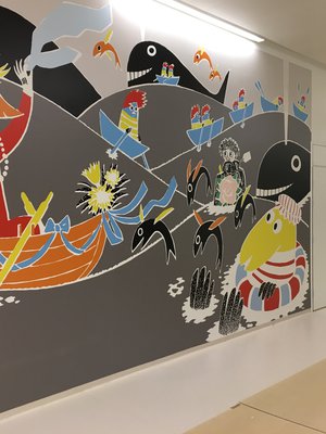 Uuden lastensairaalan käytävillä ja hoitohuoneissa seikkailevat Muumeista tutut hahmot. Kuvat: Sanna Huolman