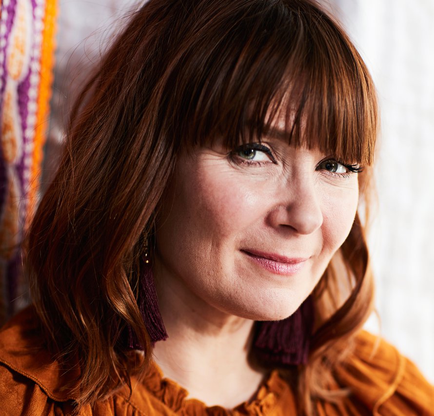 "Päiväkirjat ovat aina olleet minulle tärkeitä. Puran niihin angstiani, yhä edelleen", Irina sanoo.